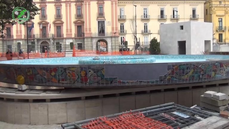 VIDEO/ Ci vuole Costanza, “Piero Angela” e la fontana rappezzata di Piazza Libertà
