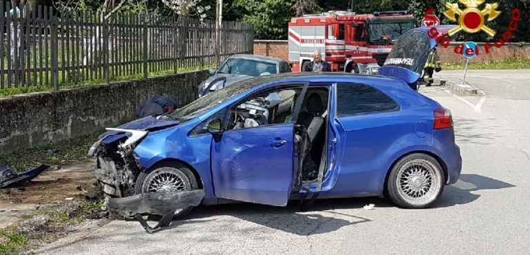 Incidente stradale a Serino, due giovani trasportati in ospedale