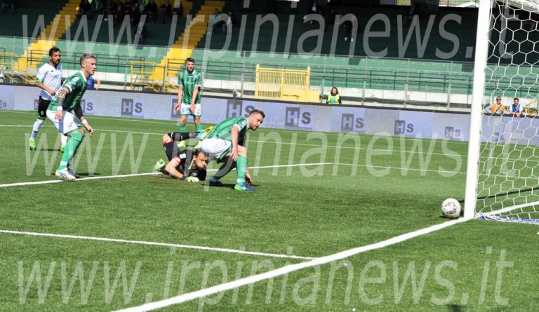 Mercato, l’Avellino ufficializza due triennali in difesa