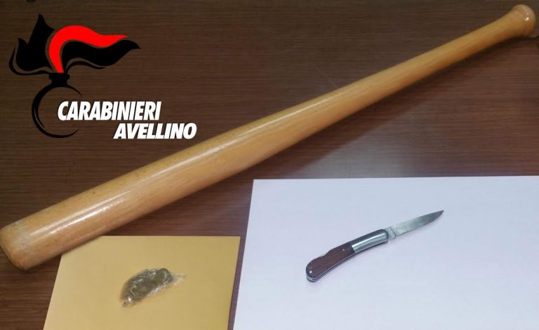 Monteforte – In giro con mazza da baseball, coltello e droga: denunciato