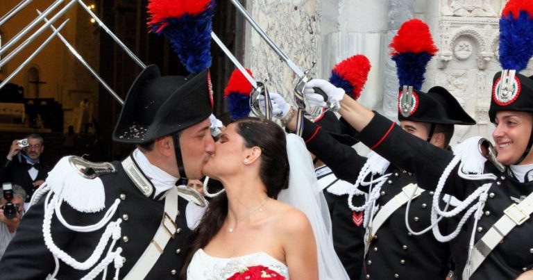 Sposarsi in uniforme per un matrimonio dall’eleganza senza tempo
