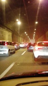 Il traffico subito dopo il tentativo di rapina