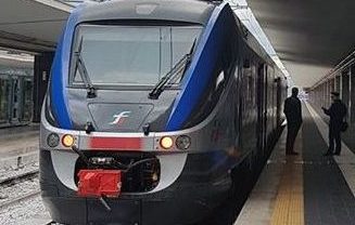 FOTO/ Dopo 8 anni un treno che collega Napoli e Avellino: convegno in Stazione