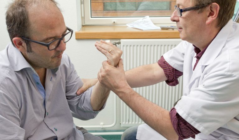 30 maggio, Giornata mondiale della sclerosi multipla: cos’è e come si cura