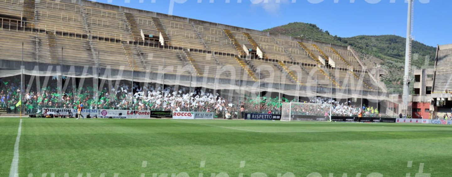 Avellino Calcio – Bombe carta sui tifosi irpini al derby: il giudice sportivo le ignora