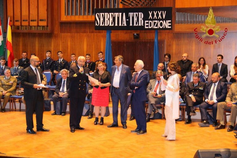 L’eccellenza è donna: il comandante dei VVF di Avellino, Rosa D’Eliseo, premiata per l’intervento a Rigopiano