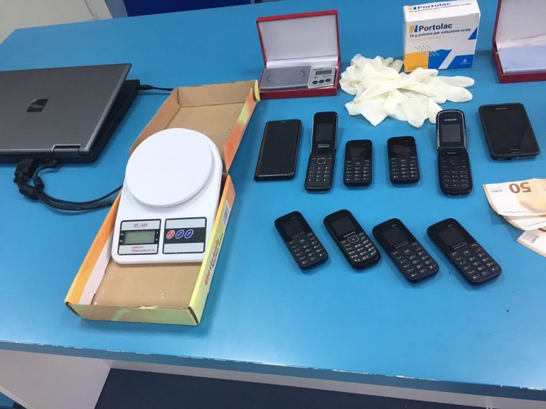 FOTO/ Operazione della Squadra Mobile, scoperto laboratorio della droga