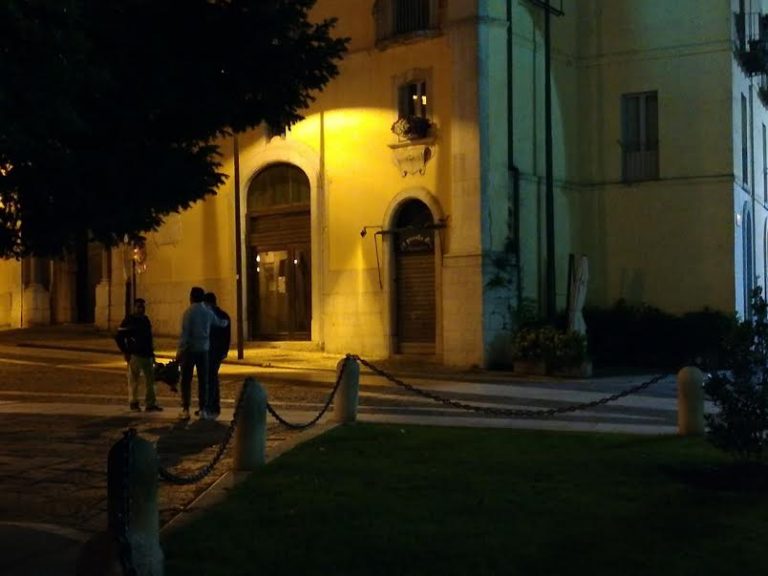 La babygang di Benevento colpisce ancora: aggredito bengalese in centro