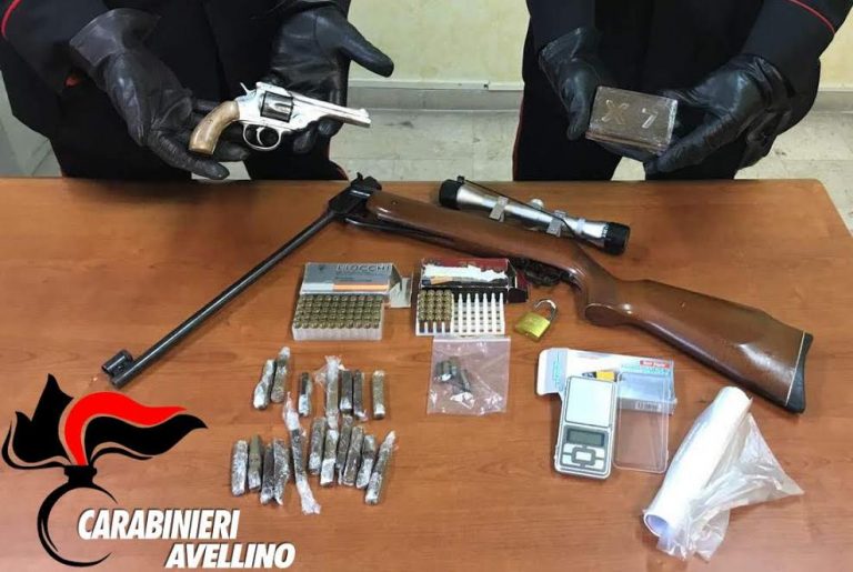 Nascondevano droga e armi in cantina: indagano i carabinieri