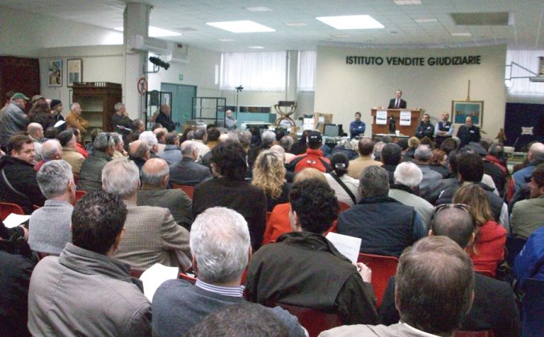 Avviso vendita giudiziaria beni immobili e mobili in Solofra