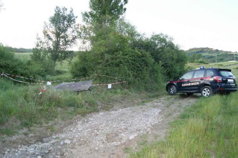 Discarica a cielo aperto a Villanova del Battista: rinvenute 15 lastre di eternit