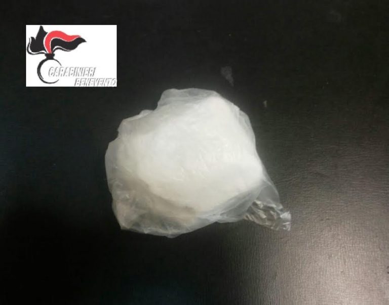 Viaggia con 50 grammi di cocaina: arrestato dai carabinieri