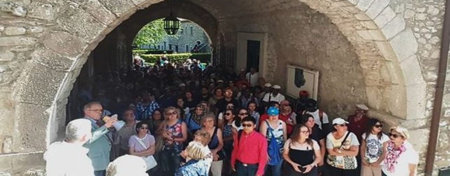 Abbazia del Goleto, folla di visitatori internazionali con la Comunità di Sant’Egidio