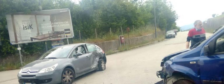 Incidente sulla Variante, due auto coinvolte nell’impatto