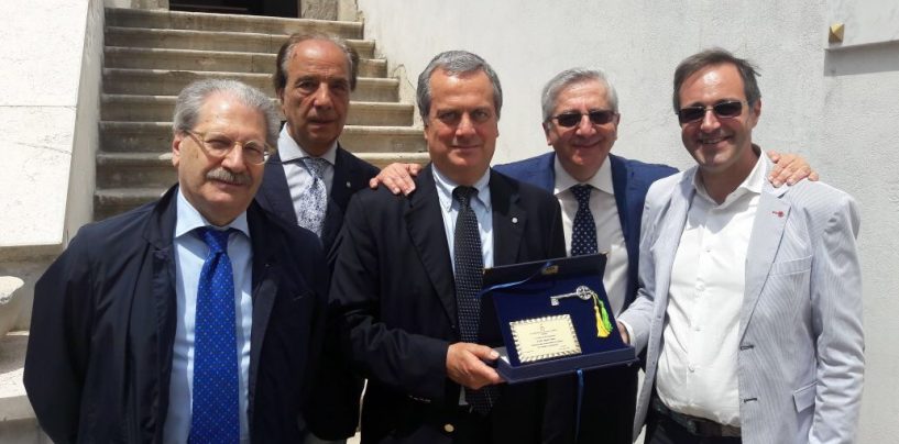 Altavilla, al via la Fiera di San Bernardino. Premiato il pediatra irpino Alberto Villani