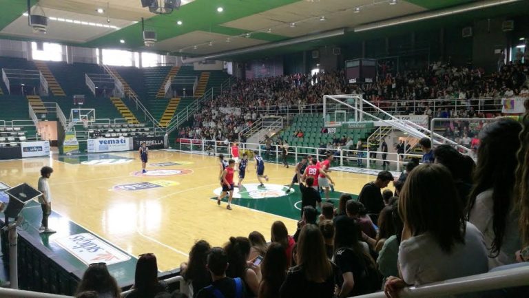 VIDEO/ Social Basket al Pala Del Mauro: 4000 studenti in festa
