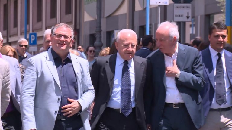 VIDEO/ Sanità: “Tagli? Tutte palle”. De Luca rilancia l’impegno della Regione in Irpinia