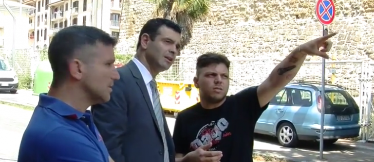 VIDEO/ Migranti e assenza di parcheggi: Piazza Castello sempre più nel degrado