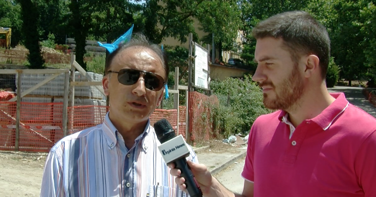 VIDEO/ Alloggi popolari a Valle, sciopero degli operai: “Non percepiamo lo stipendio da 4 mesi”