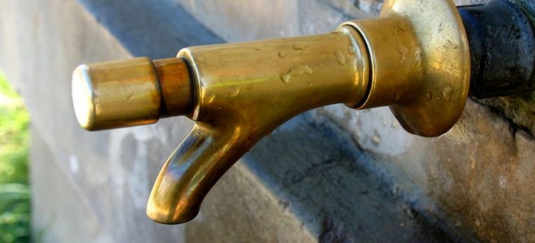 Acqua, i rubinetti restano chiusi in Irpinia. Ecco orari e zone odierne