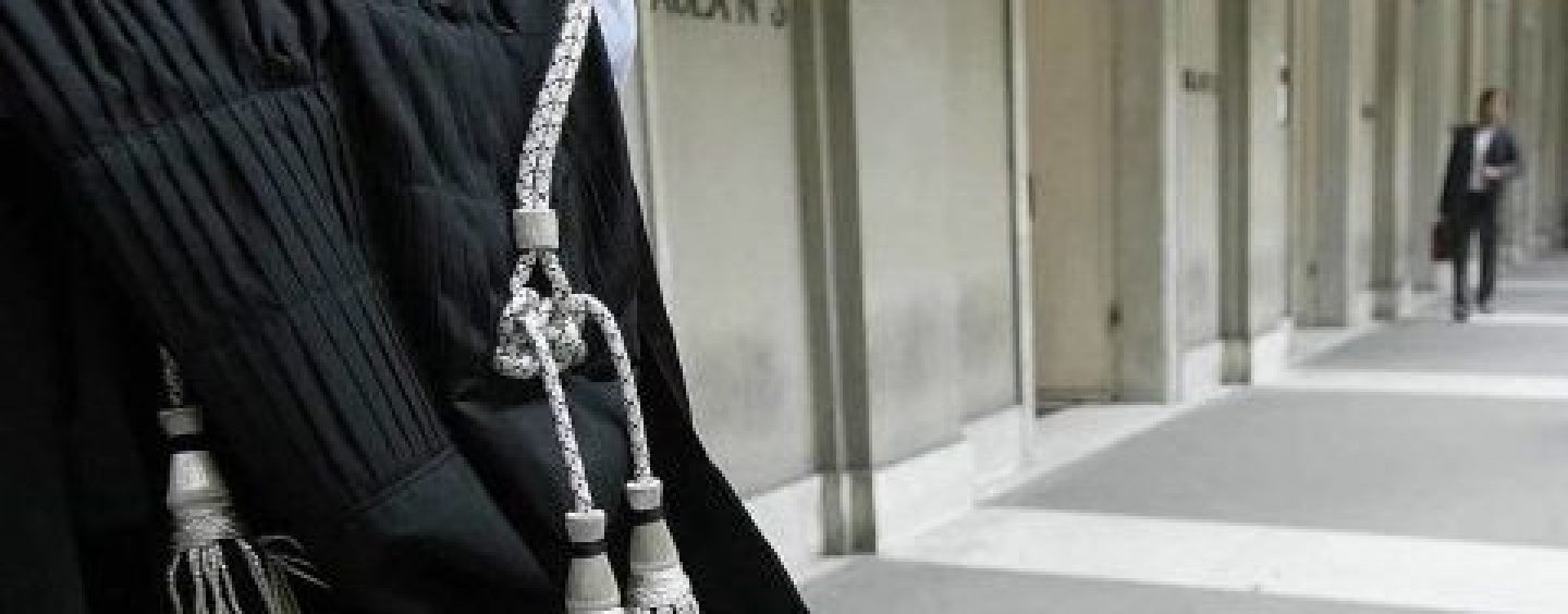 Minaccia il senatore Ghedini e chiede la testa di Berlusconi: accusato praticante avvocato di Avellino