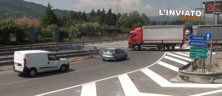 VIDEO/ L’inviato Speciale, caselli da incubo: l’uscita pericolosa all’imbocco di Avellino Est