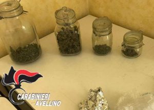 marijuana barattoli