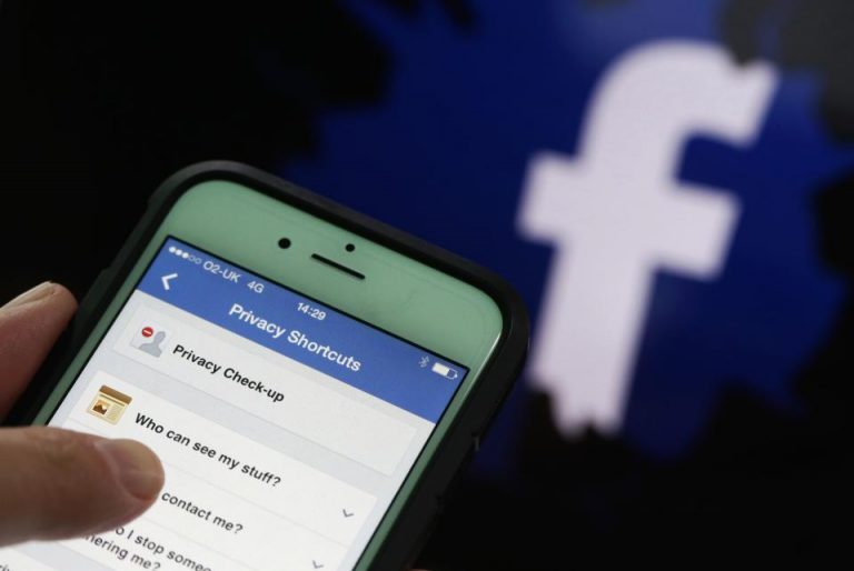 “Torna con me o pubblico le tue foto intime su Fb”: l’incubo di una donna di Ariano