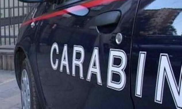 Cesinali, 55enne nei guai per aver tentato di incendiare il portone del Comune