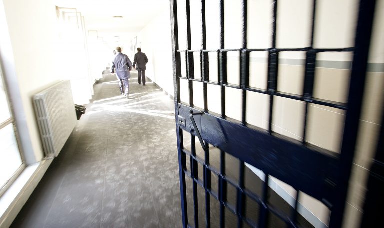Agente di Polizia aggredito nel carcere di Ariano: trasportato d’urgenza in ospedale