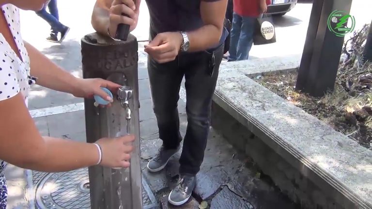 VIDEO/ Ci vuole Costanza, la fontana con il rubinetto “pezzotto”