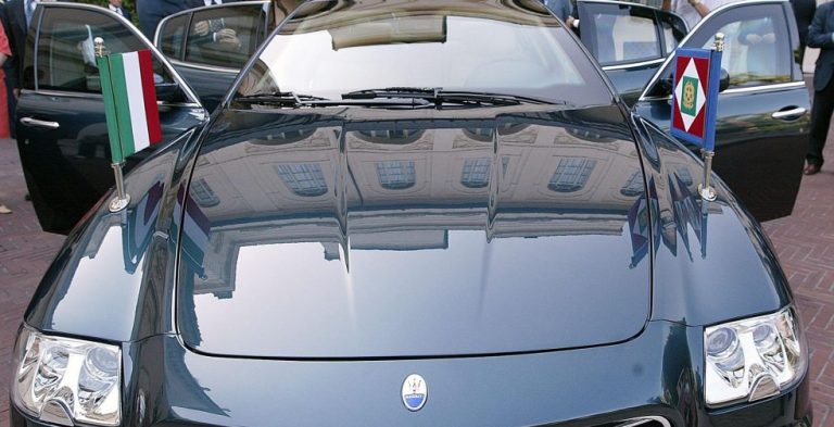 Auto blu, la piccola provincia irpina regina della Campania