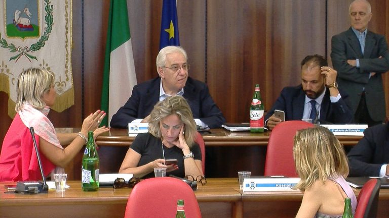 Consiglio Comunale: Foti paventa le dimissioni e revoca il Comitato di Gestione Del Gesualdo