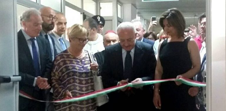 De Luca inaugura il nuovo reparto del Criscuoli: “Priorità alle aree interne”