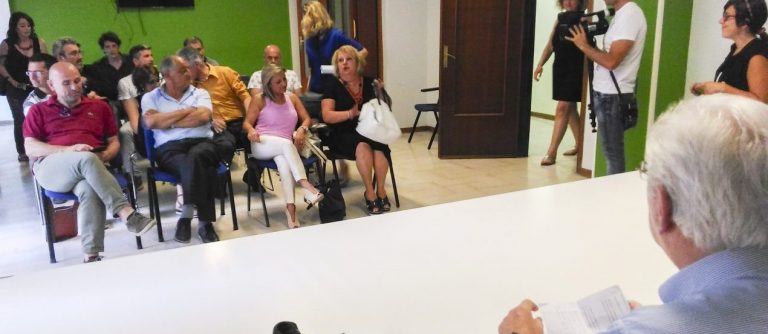 Foti “chiarisce” con la maggioranza ma non si sbottona: “Parlerò solo in Consiglio”