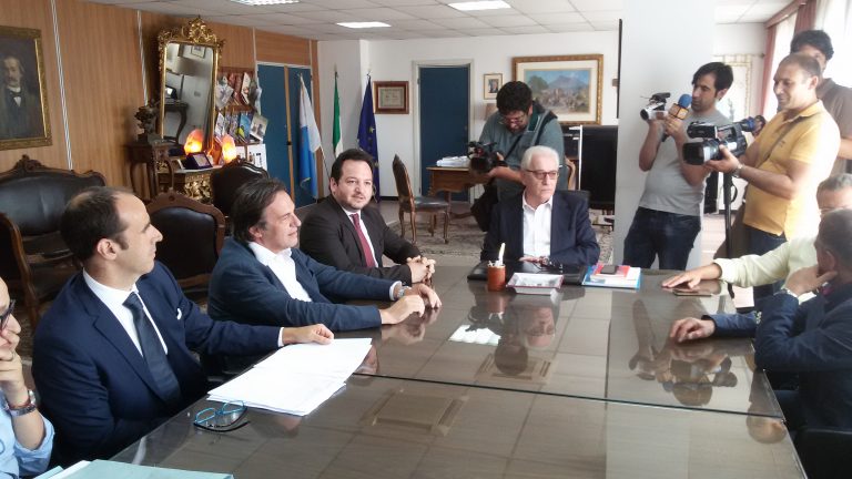 Comune, firmato il contratto con IrpiniAmbiente. Penna resterà assessore?