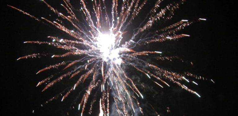 Fuochi d’artificio ad Avellino e polveri sottili: “Inopportuni”