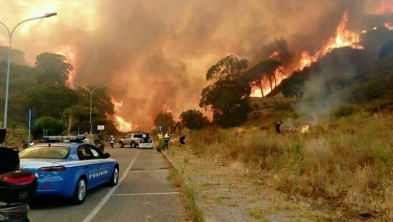 “Dal Vesuvio piove cenere nera sulle abitazioni”: la drammatica testimonianza di un irpino residente ad Ottaviano