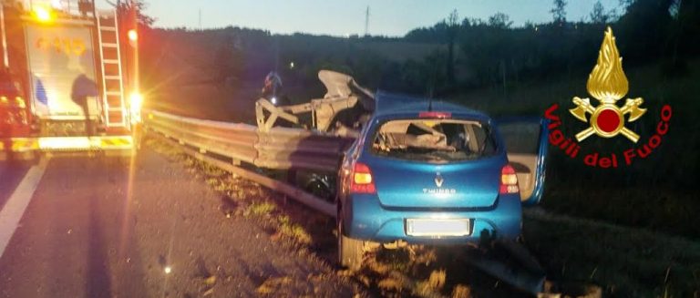 Alba di sangue sull’A-16, perde la vita un 28enne albanese