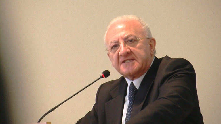 VIDEO/ “Non vado in galera per I.I.A.”. Bandi di gara, De Luca non si smuove