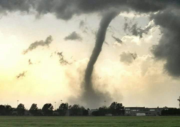 VIDEO/ Violenta tromba d’aria a Melfi, il racconto di un irpino