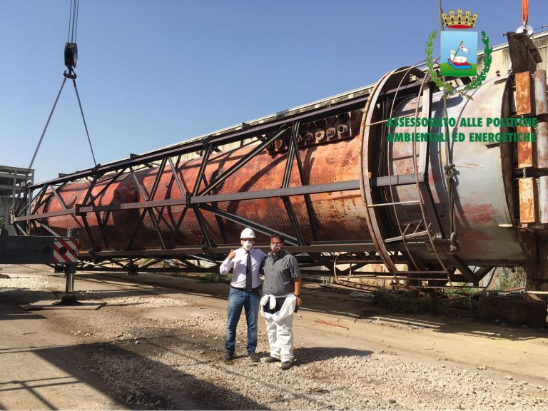 VIDEO – FOTO/ Isochimica: “La bestia è crollata”, abbattuto il silos dei veleni
