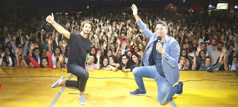 VIDEO/ Backstage, Stefano De Martino risponde ai suoi fan: “Belen? E’ una minaccia…”