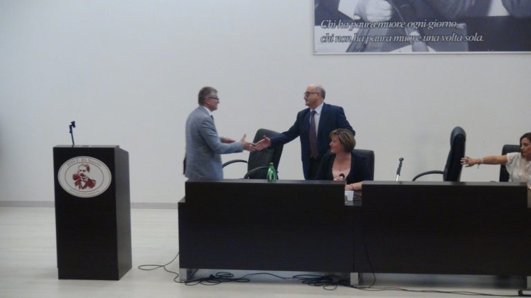 Istituto De Sanctis, il preside Ferrante va in pensione: “Grazie per tutto quello che ha fatto”
