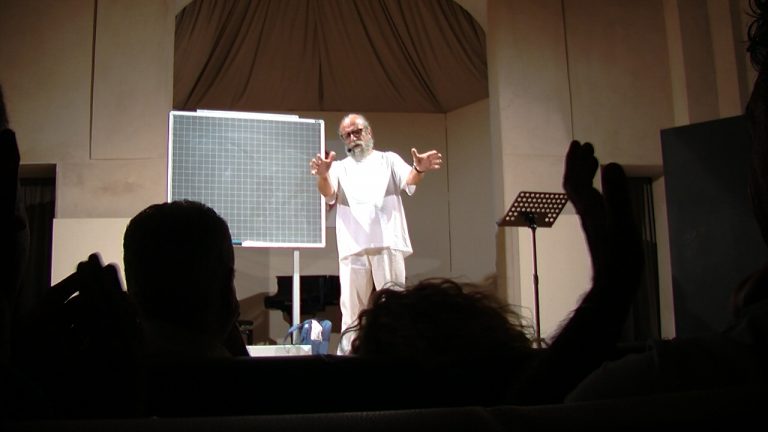 VIDEO/ L’amore per l’Africa nel meraviglioso spettacolo di Giobbe Covatta che fa ridere e riflettere