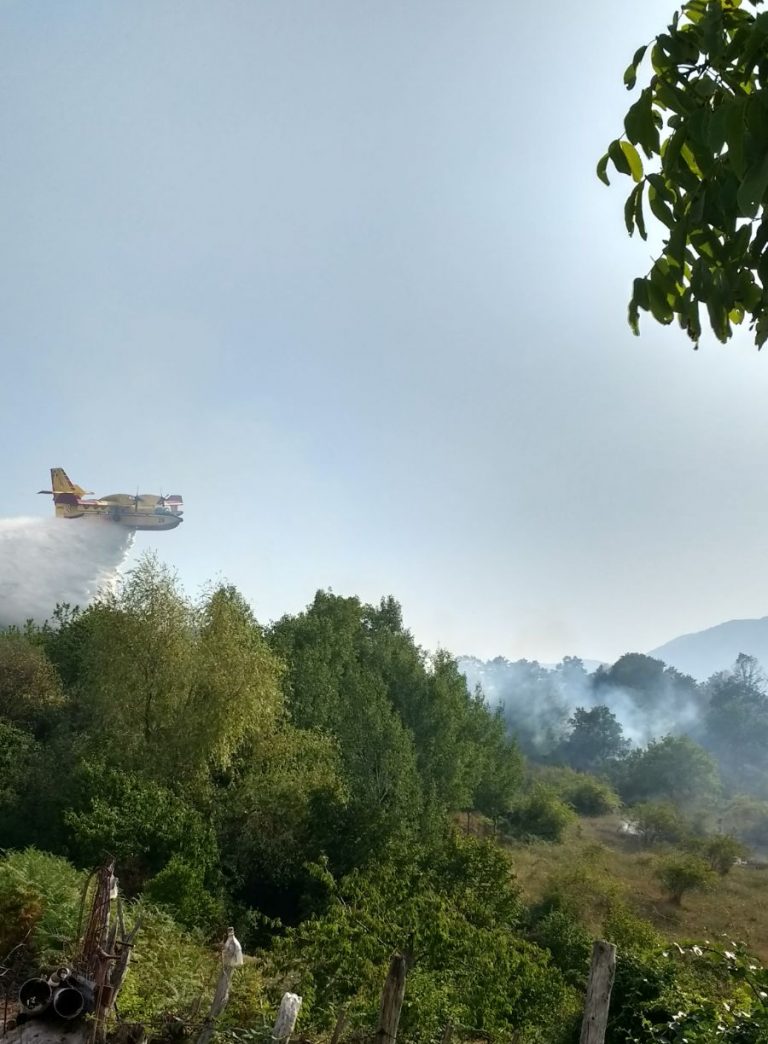 Castelvetere, 5 unità del Genio Civile al lavoro per estinguere il mega incendio