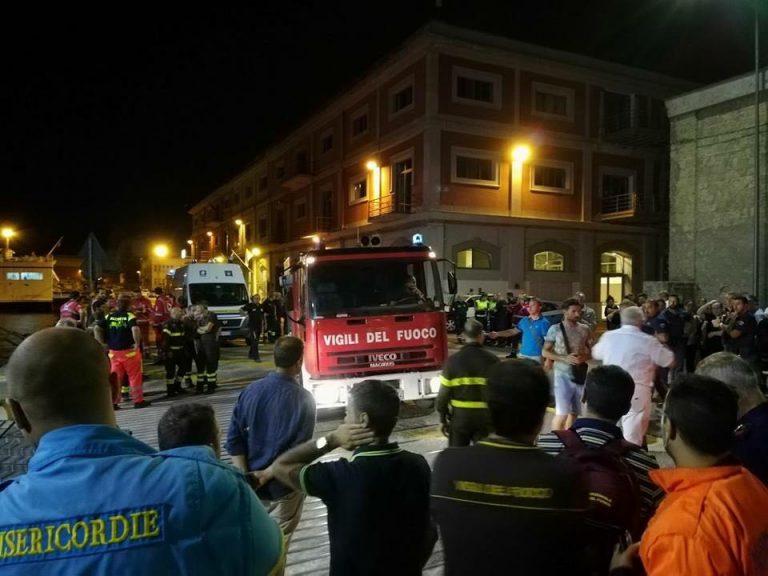 FOTO/ Terremoto Ischia, 2 morti e 39 feriti. Sono partiti i supporti da Avellino
