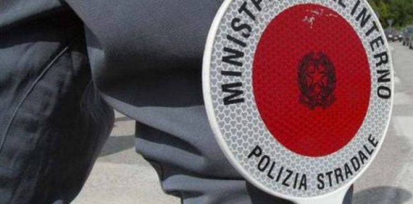 Guida 18 ore al giorno senza riposo, multato conducente tir