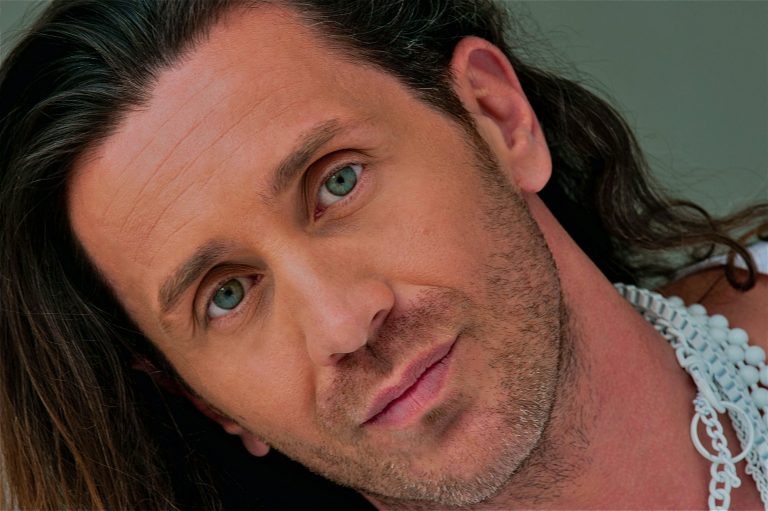 Povia ad Irpinianews: “Farò una festa in musica in Irpinia. Immigrazìa? Razzista è il Governo”