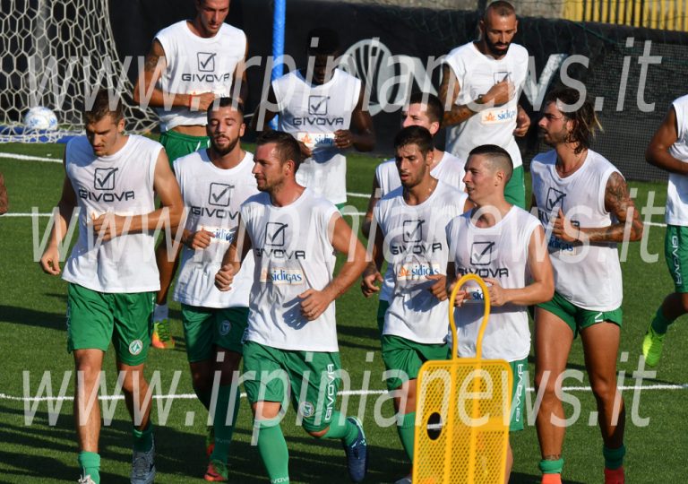 Avellino verso il raduno con il mercato che impazza